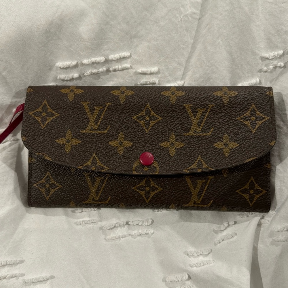 Gently used authentic Louis Vuitton Emilie monogram wallet is fuchsia